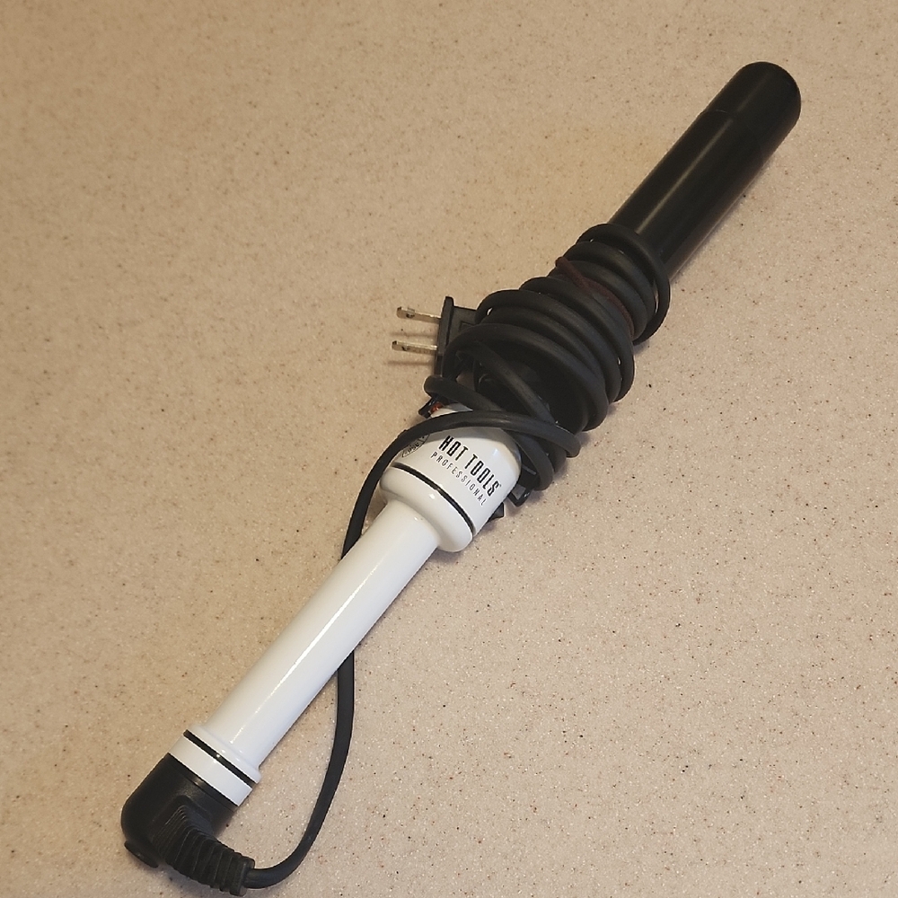 Hot Tools Black and White Curling Wand 1.25